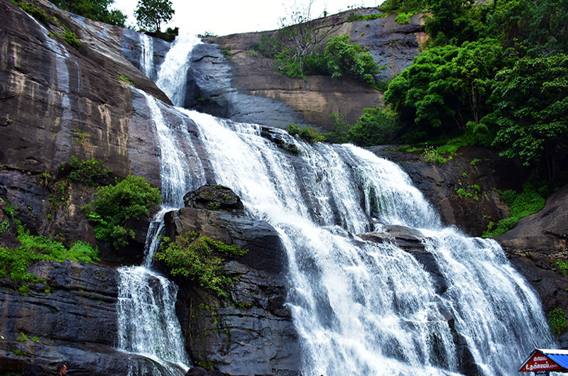 Courtallam Falls in Tamil Nadu - Spa of South India | Banasri Tourism Private Limited | banasri.in