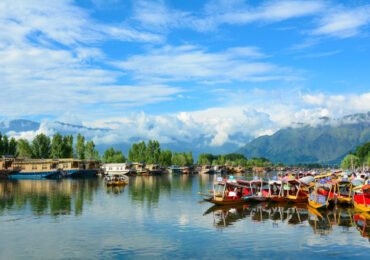 Dal Lake Srinagar | Banasri Tourism Private Limited | banasri.in