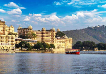 Lake Pichola is a stunning man-made lake | Banasri Tourism Private Limited | banasri.in