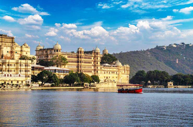 Lake Pichola is a stunning man-made lake | Banasri Tourism Private Limited | banasri.in