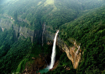 Nohkalikai Falls is the tallest plunge waterfall in India and one of the tallest in the world. | Banasri Tourism Private Limited | banasri.in