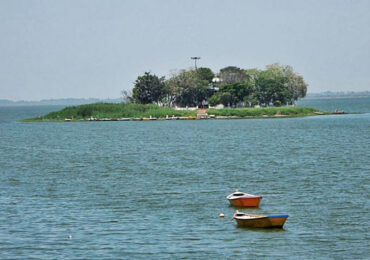 Bada Talab also known as the Upper Lakewas originally constructed in the 11th century by the Bhoj Raja | Banasri Tourism Private Limited | banasri.in